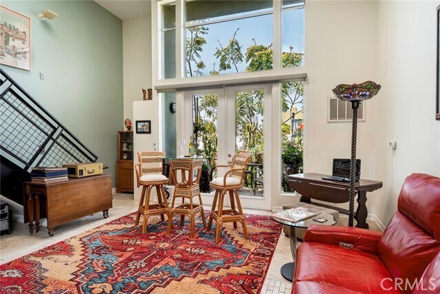 Building Photo - 834 E 4th St