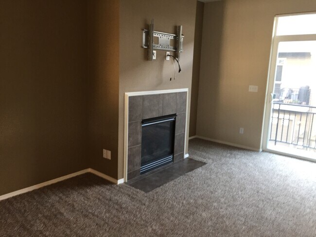 Building Photo - 3 Level Town Home Located in Bethany