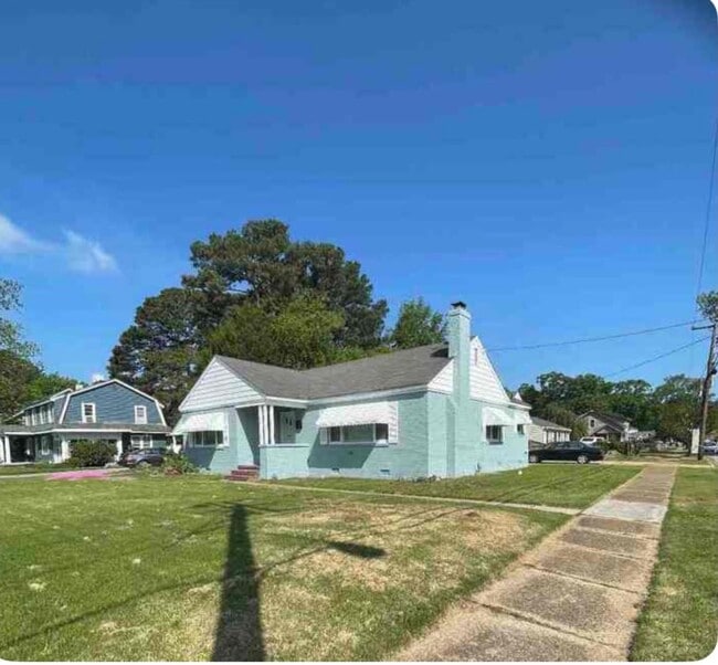 Building Photo - 1382 E Bayview Blvd