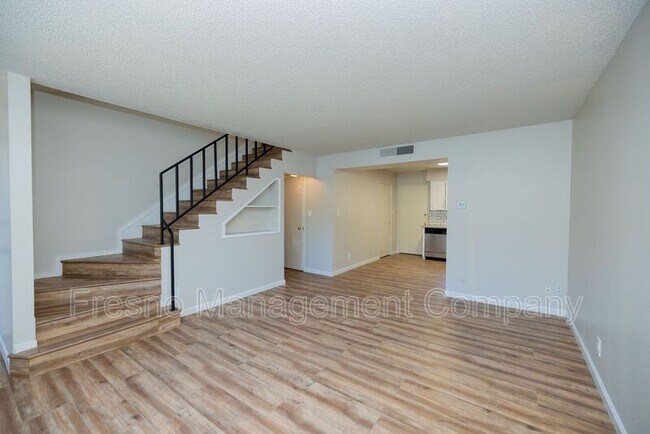 Foto del edificio - 718 E Hedges Ave