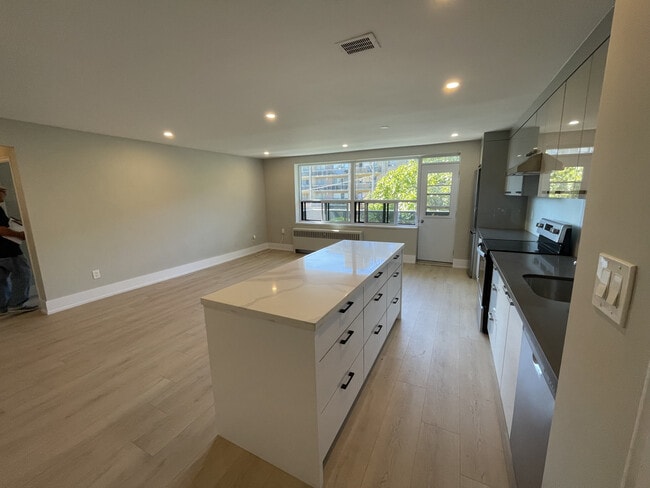 Building Photo - Rexleigh Gardens