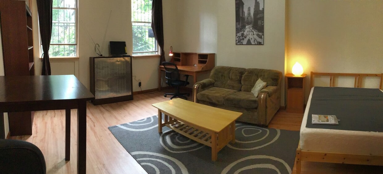 Primary Photo - 122 India St
