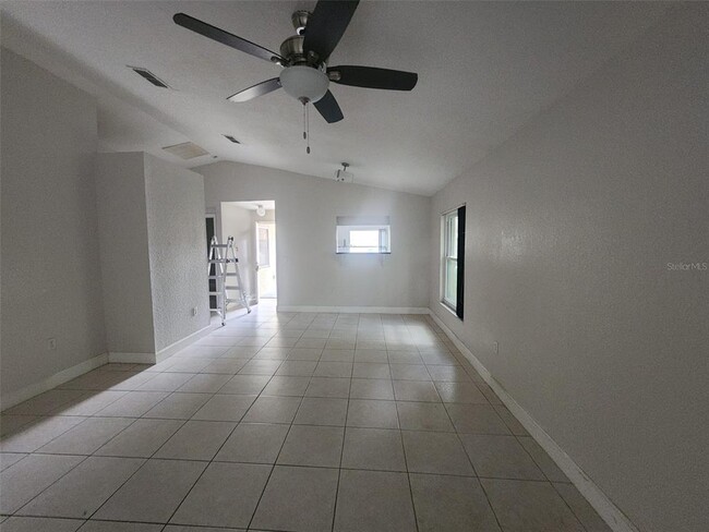 Building Photo - 940 Fenton Ln