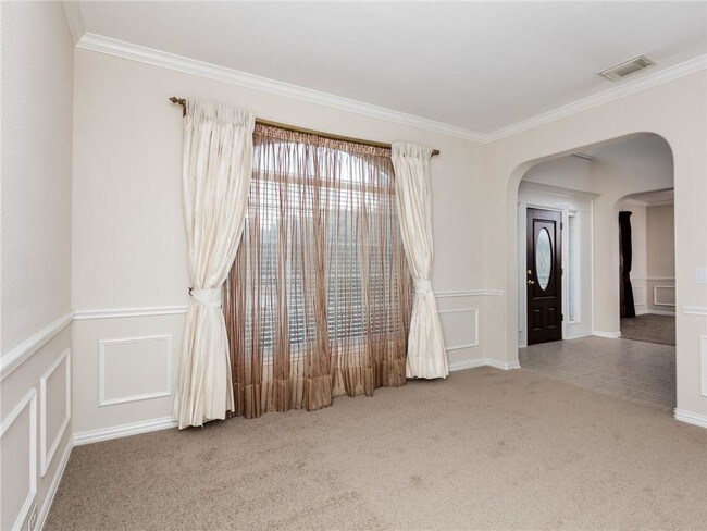 Building Photo - 429 Forest Ridge Dr