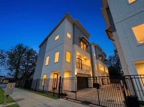 Building Photo - 903 Quitman St