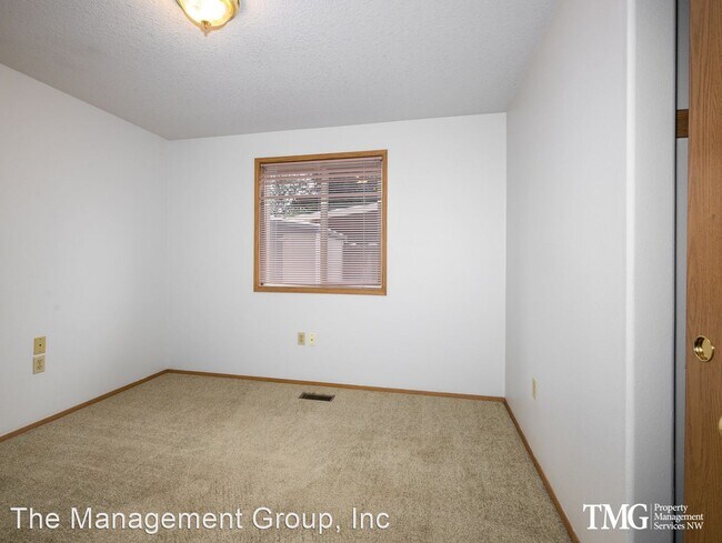 Foto del edificio - 3 br, 2 bath House - 9213 NE 131st Avenue