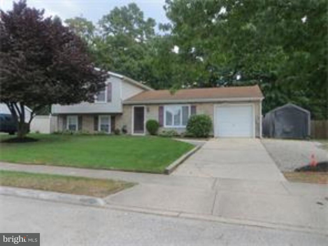 Primary Photo - 80 Lupus Ln