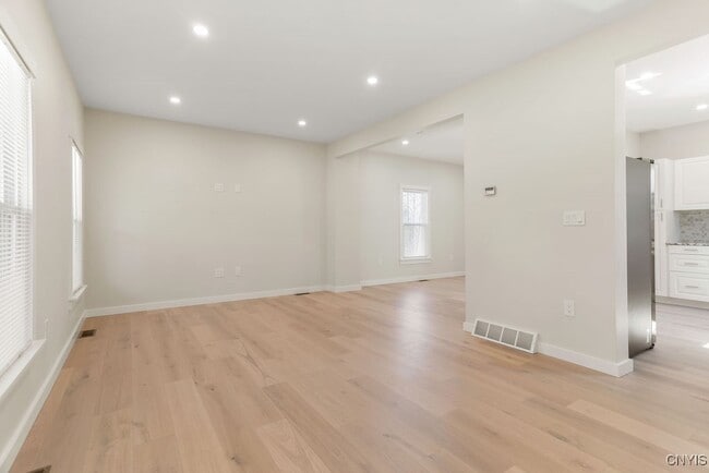 Building Photo - 48 North St