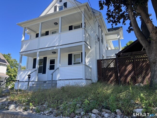Foto del edificio - 162 Red Mountain Ave