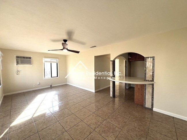 Building Photo - Fruitridge Manor 3bd/1ba House with Garage