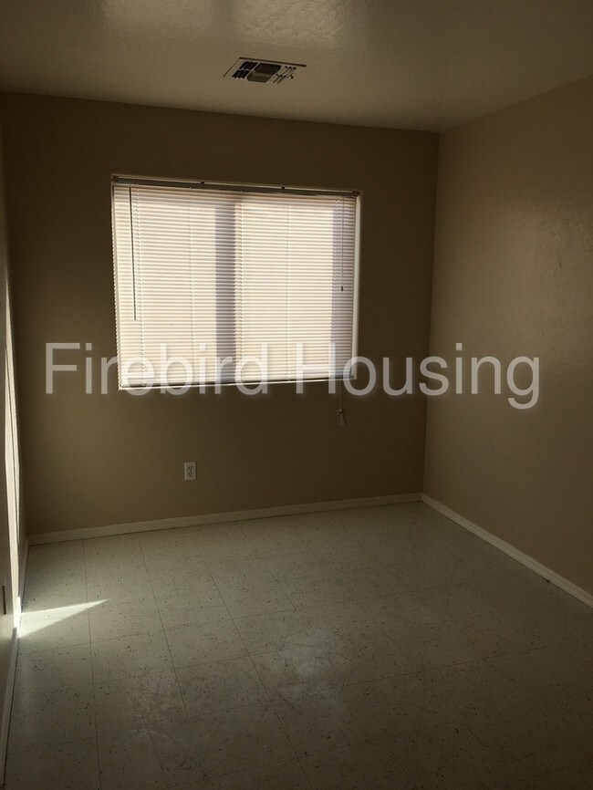 Building Photo - 1338 W Sherman St
