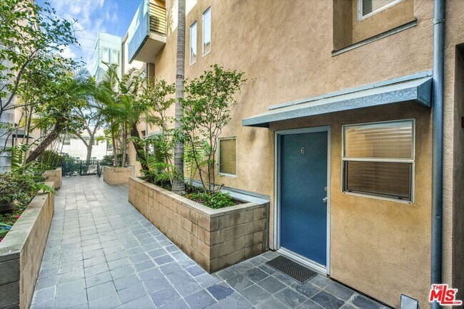 Foto del edificio - 11960 Iowa Ave