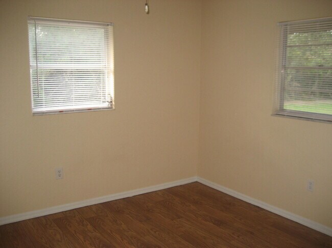 Foto del edificio - 13231 Windcrest Dr