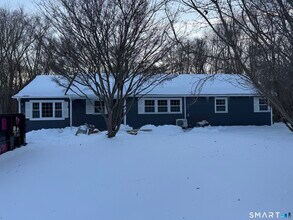 Building Photo - 5 Stoneleigh Knoll