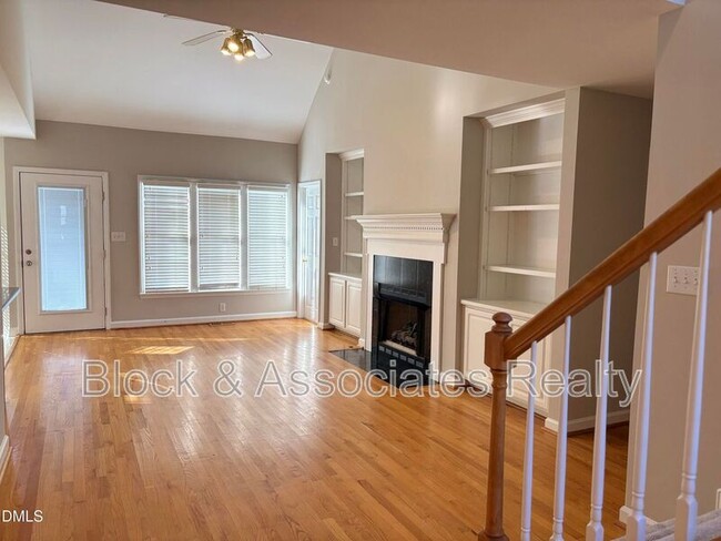 Building Photo - 820 Siena Dr
