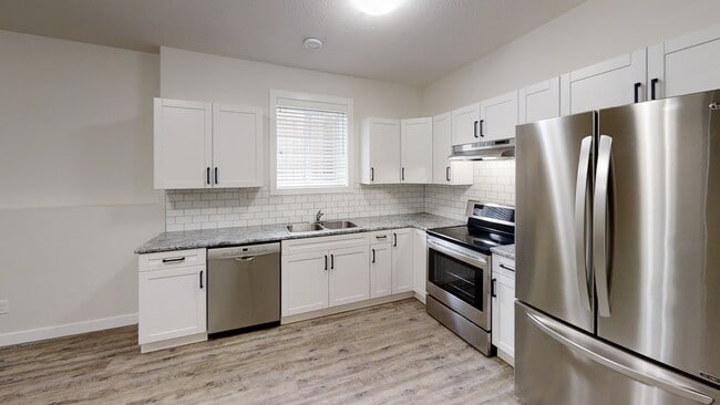 Building Photo - 9607B 113 Ave