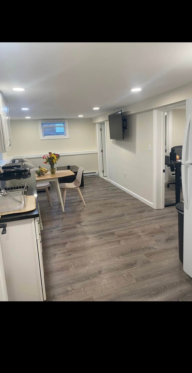 Living/Dining area - 33 Bridge St