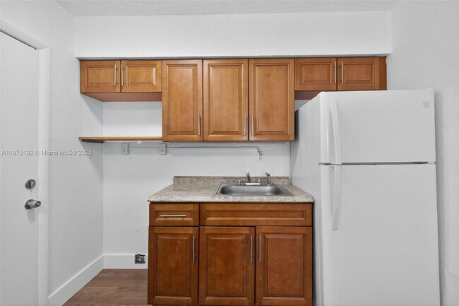 Foto del edificio - 7155 W 14th Ct