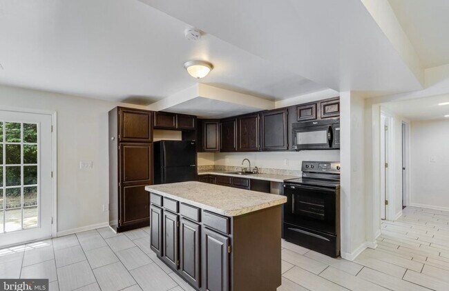 Building Photo - 35840 Army Navy Dr