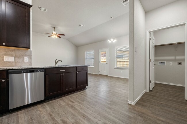 Building Photo - GORGEOUS 3 BEDROOM DUPLEX LOCATED IN CONVE...