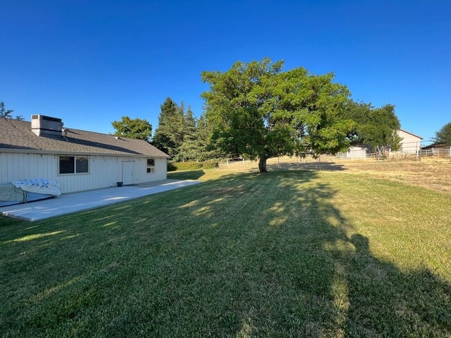 Foto del edificio - Three Bedroom Two Bathroom Large Garage in...