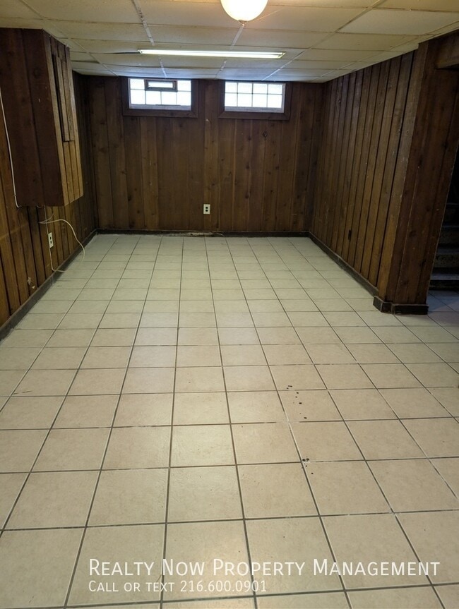 Building Photo - 13604 Oak Park Blvd