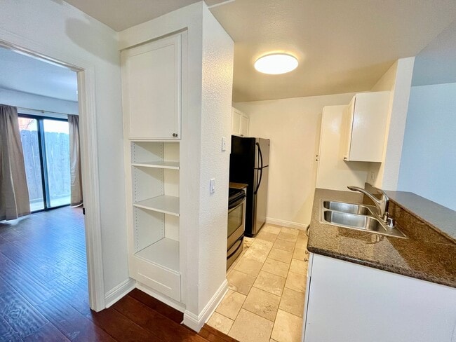 Building Photo - Updated 1bd/1bth Normal Heights Apartment ...