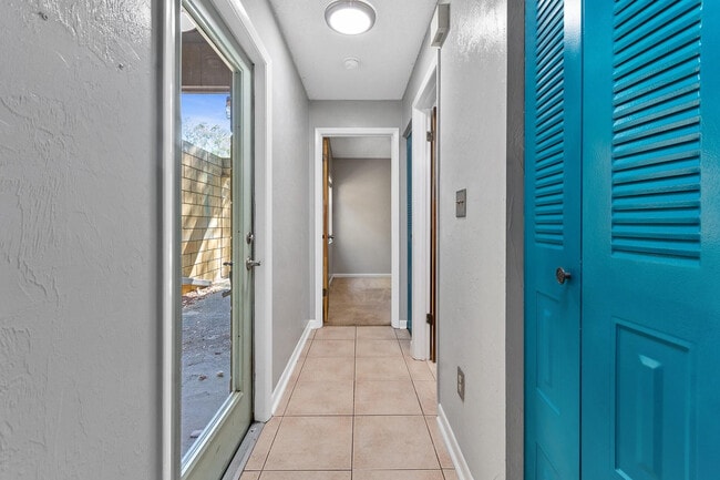 Foto del edificio - 6926 SW 45th Ave