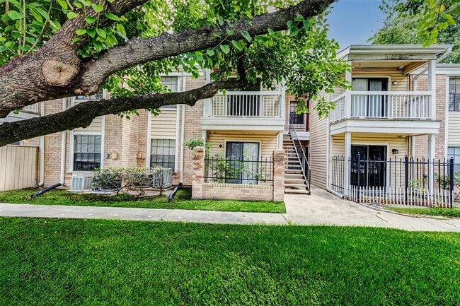 Building Photo - 2750 Holly Hall St