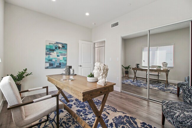 Foto del edificio - 6841 Radford Ave