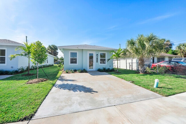 Building Photo - 1579 W 16th St