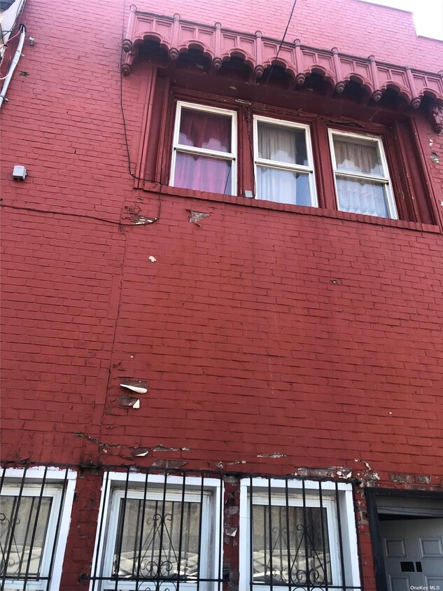Primary Photo - 190-40 99th Ave
