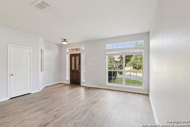 Building Photo - Welcome to your dream home-a stunning 4-bedroom, 2.5-bath residence