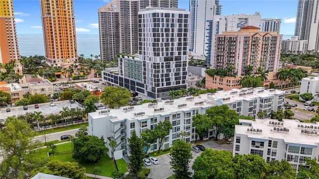 Foto del edificio - 17620 Atlantic Blvd