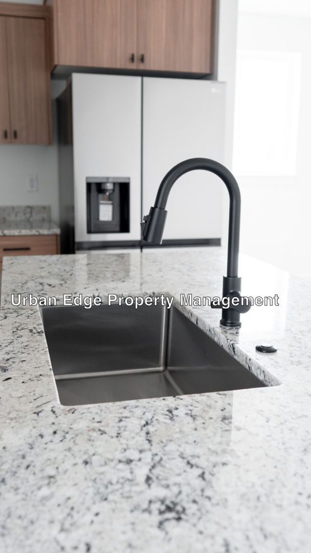 Foto del edificio - 2 bed 2.5 bath cute row home