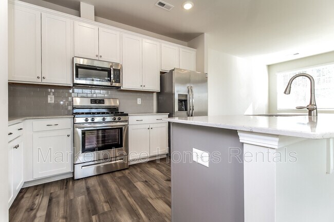 Building Photo - 210 E Compass Wy