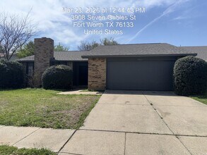 Building Photo - 3905 7 Gables St