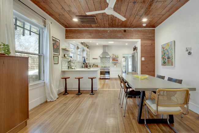 Foto del edificio - 2504 E Cesar Chavez St