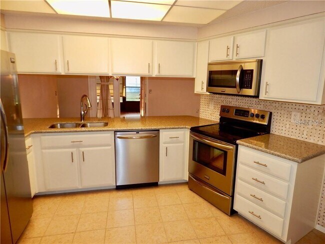 Building Photo - 8220 Westfield Dr