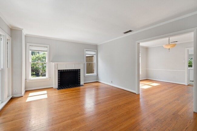 Building Photo - 2910 Plumb St