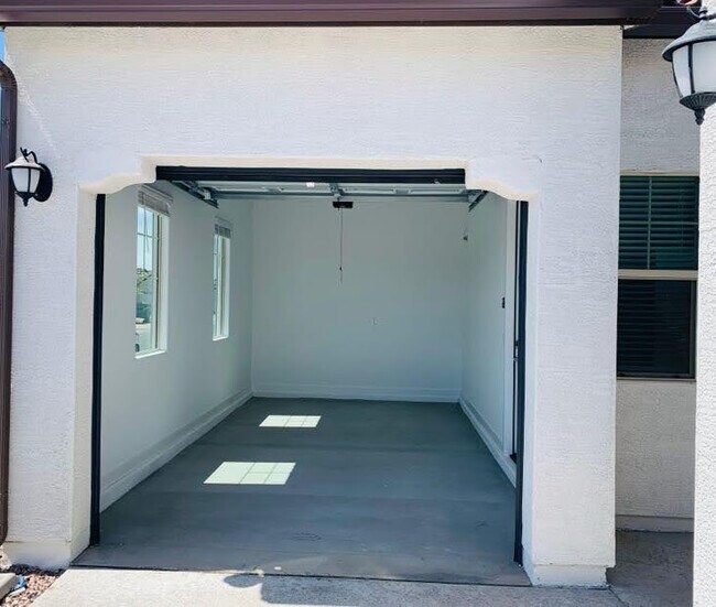 Building Photo - 228 E Leo Pl