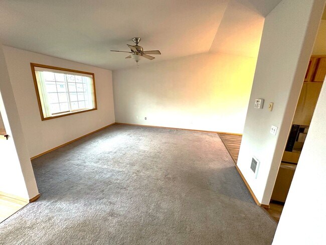 Foto del edificio - 3 bed 2 bath between Philomath Elementary and Middle School