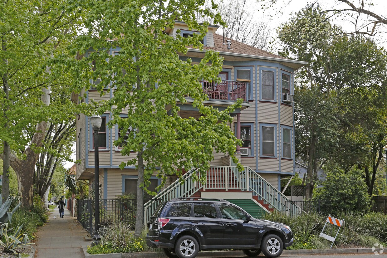 Building Photo - 401 15th St