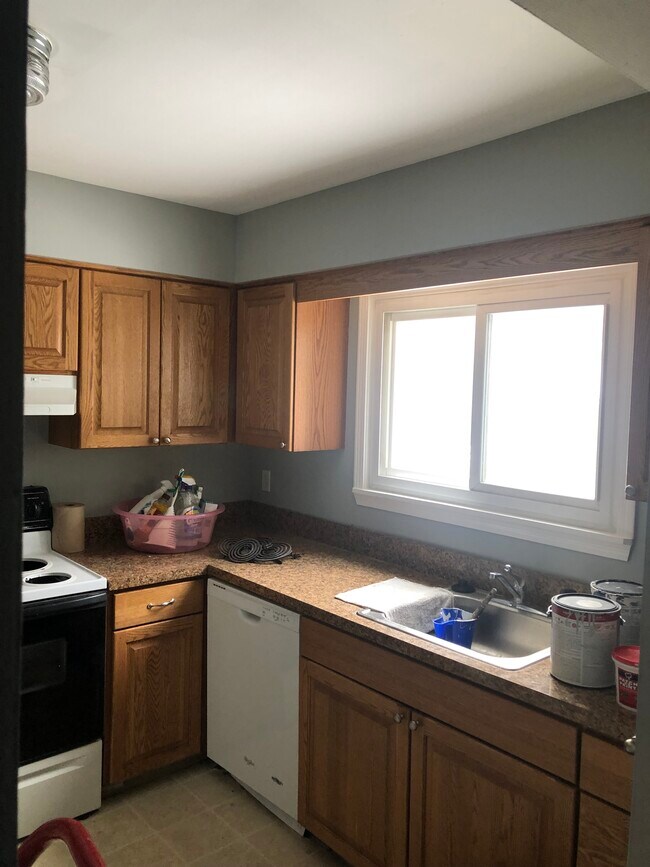Spacious kitchen with eating area - 903 Timbercreek Dr