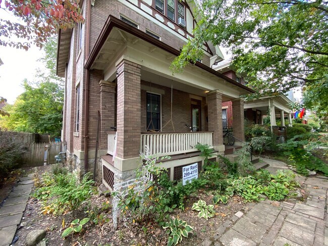 Foto del edificio - 75 E Oakland Ave