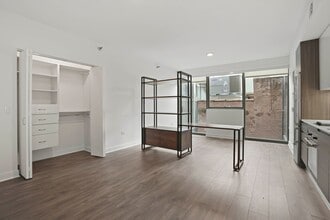 Building Photo - 231 W Hubbard St