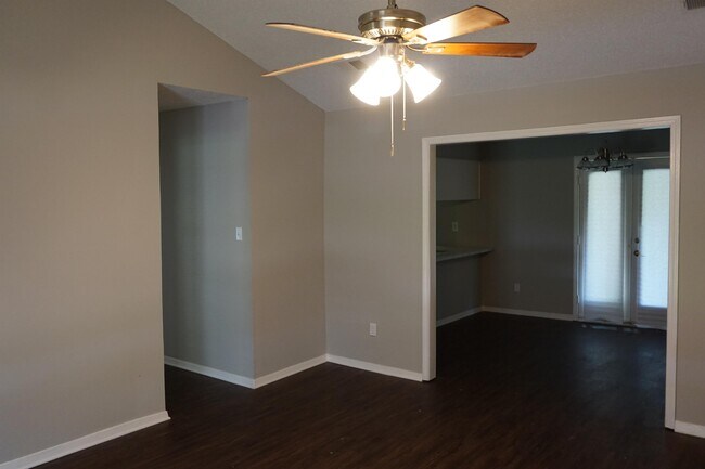 Foto del edificio - 6405 Collinwood Rd