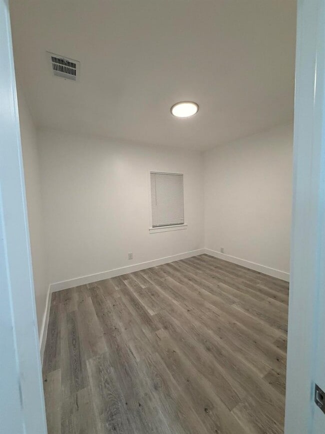 Building Photo - 1131 S N St