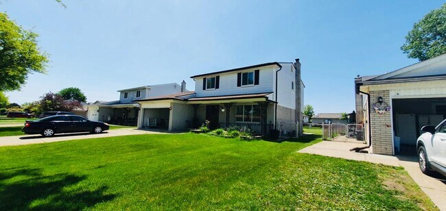 Building Photo - 36701 Lamarra Dr