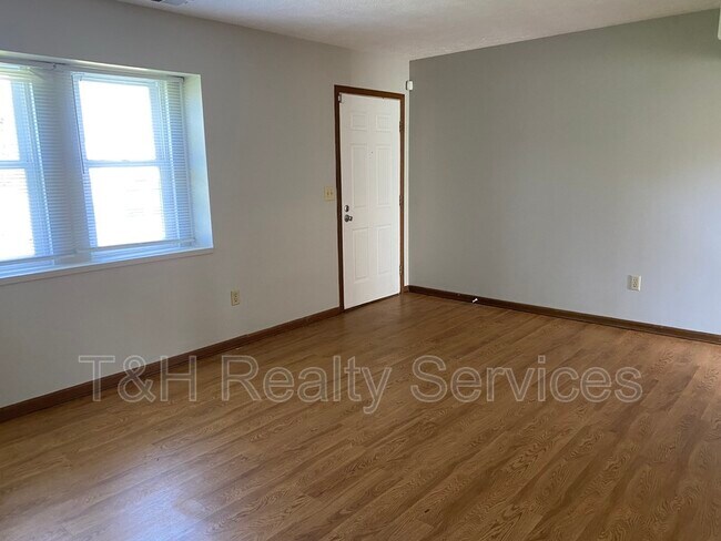 Building Photo - 8577 Fairway Trl